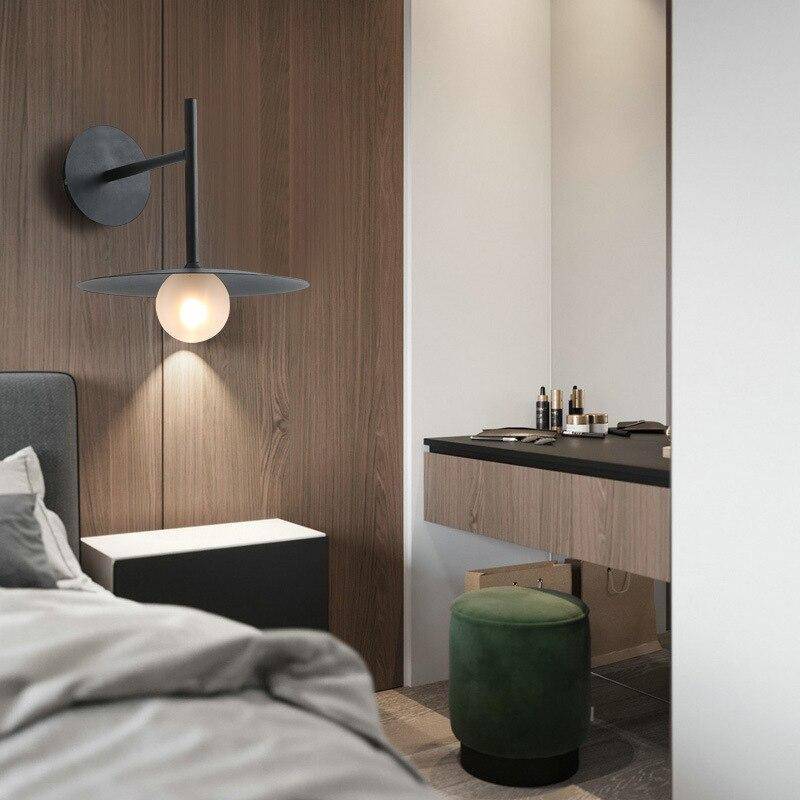 Applique murale design à LED en métal avec abat-jour et boule verre Loft