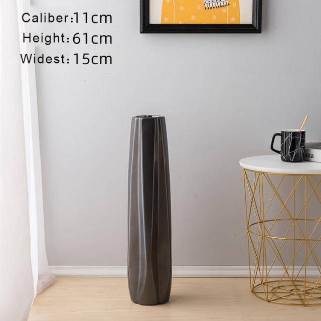 Vase design en céramique colorée style géométrique