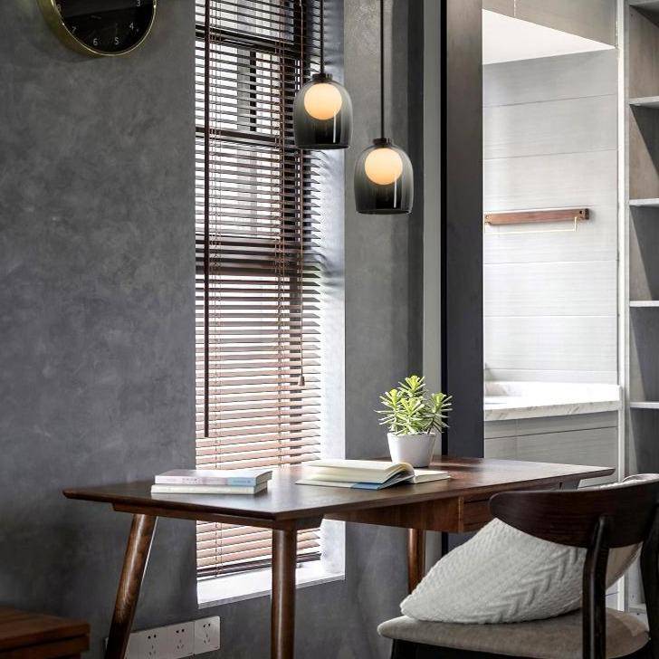 Suspension design à LED avec abat-jour arrondi en verre fumé Shadow