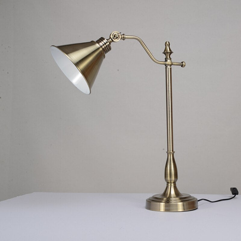 Lampe à poser vintage avec abat-jour conique en métal Nevula - vue 4 sur 3
