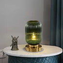 Zylindrische Tischlampe aus farbigem Glas mit goldener Basis Quinn