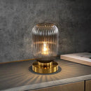 Zylindrische Tischlampe aus farbigem Glas mit goldener Basis Quinn
