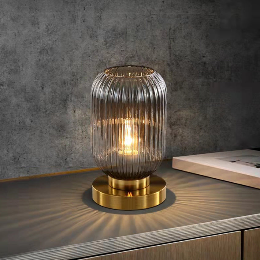Zylindrische Tischlampe aus farbigem Glas mit goldener Basis Quinn - vue 4 sur 13