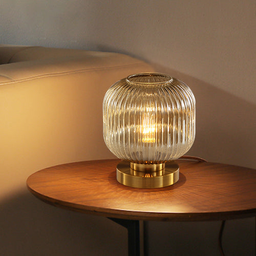 Zylindrische Tischlampe aus farbigem Glas mit goldener Basis Quinn - vue 6 sur 13