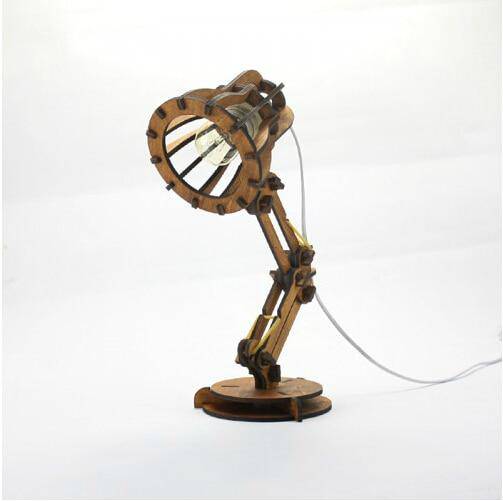 Lampe de bureau en bois style Pixar rustique - vue 4 sur 5