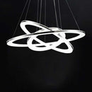 Lustre design avec plusieurs cercles chromés entrelacés Rings