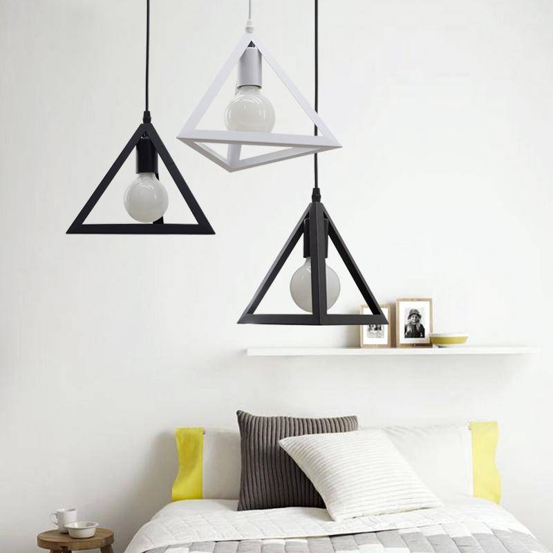 Suspension moderne LED en triangle (noir ou blanc) - vue 4 sur 4