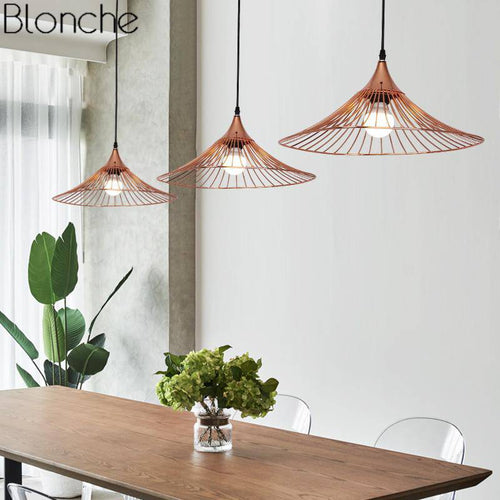 Suspension design à LED chapeau de paille coloré