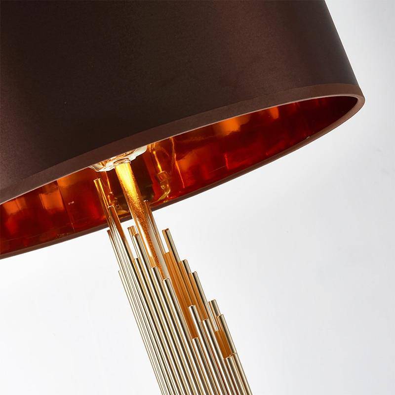 Lampadaire design doré avec abat-jour noir arrondi body - vue 7 sur 8