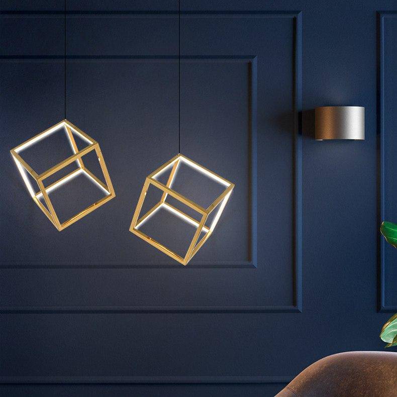 Suspension design à LED en forme de branches de cube dorée - vue 6 sur 9