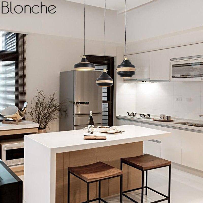 Suspension moderne LED noire et bandeau bois Country