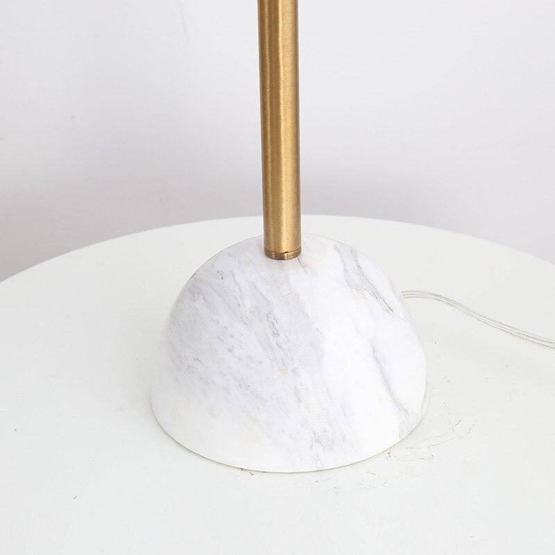 Lampadaire design doré avec abat-jour boule noire et base en marbre - vue 7 sur 9