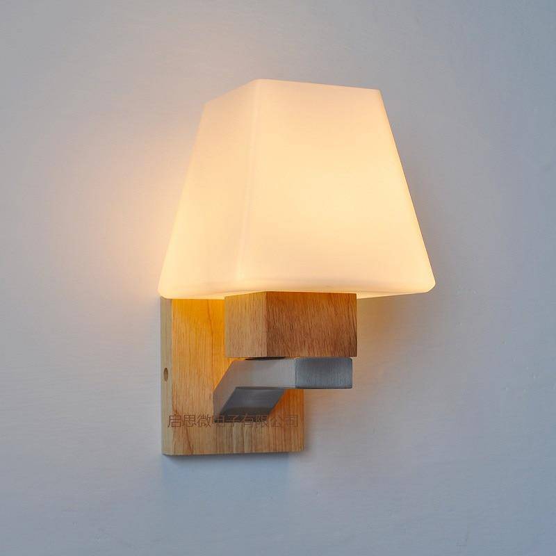 Applique murale en bois et abat-jour pyramide en verre - vue 4 sur 6
