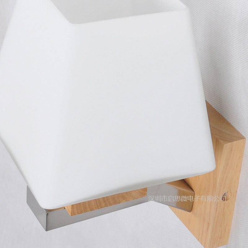 Applique murale en bois et abat-jour pyramide en verre - vue 6 sur 6