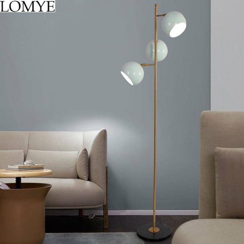 Lampadaire LED doré design avec lampes orientables blanches