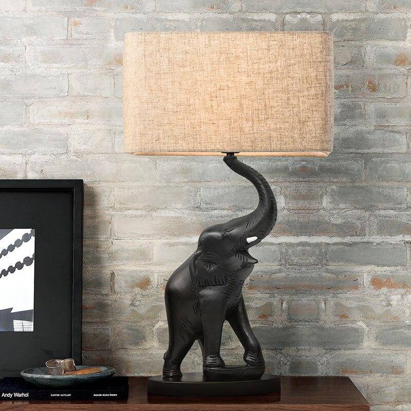 Lampe de chevet en forme d'éléphant en résine et abat-jour - vue 4 sur 7