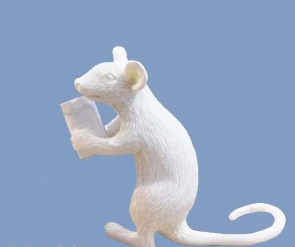 Lampe à poser en forme de souris tenant une lampe - vue 9 sur 11