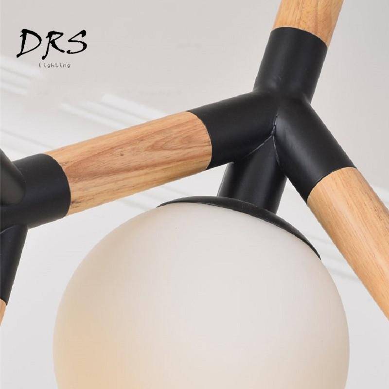Plafonnier en bois et verre à branches style molécules - vue 4 sur 8