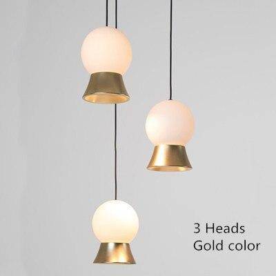 Suspension et lustre design à LED avec boule en verre et support dorée