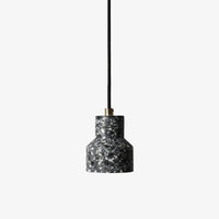Suspension design en ciment style terrazzo coloré